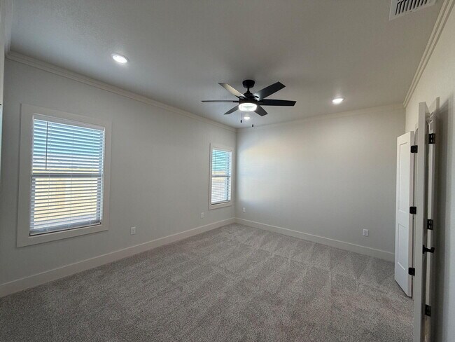 Building Photo - 1216 N 6th St