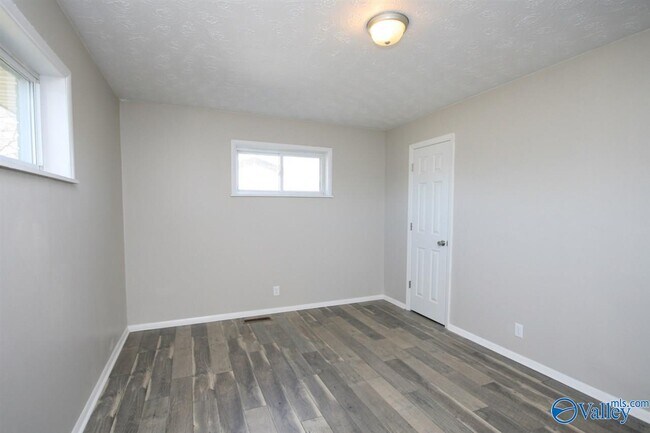 Building Photo - 15651 Eastep Rd