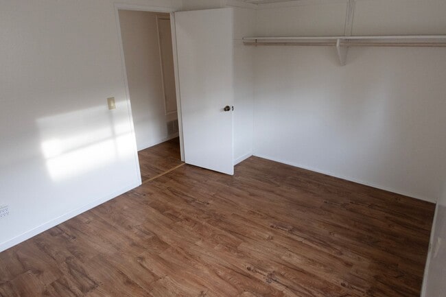 Building Photo - 5222 Countryside Dr