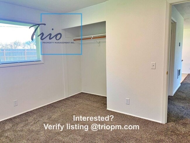 Building Photo - 822 E 35th Pl