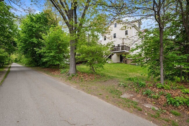 Building Photo - 2 Summer Hill Cir