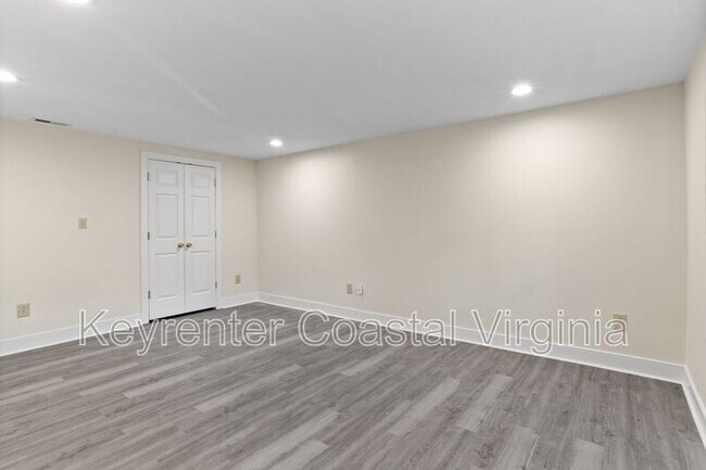 Building Photo - 40 Normandy Ln