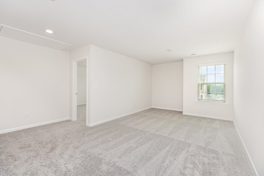 Building Photo - 121 Way Cross Ln