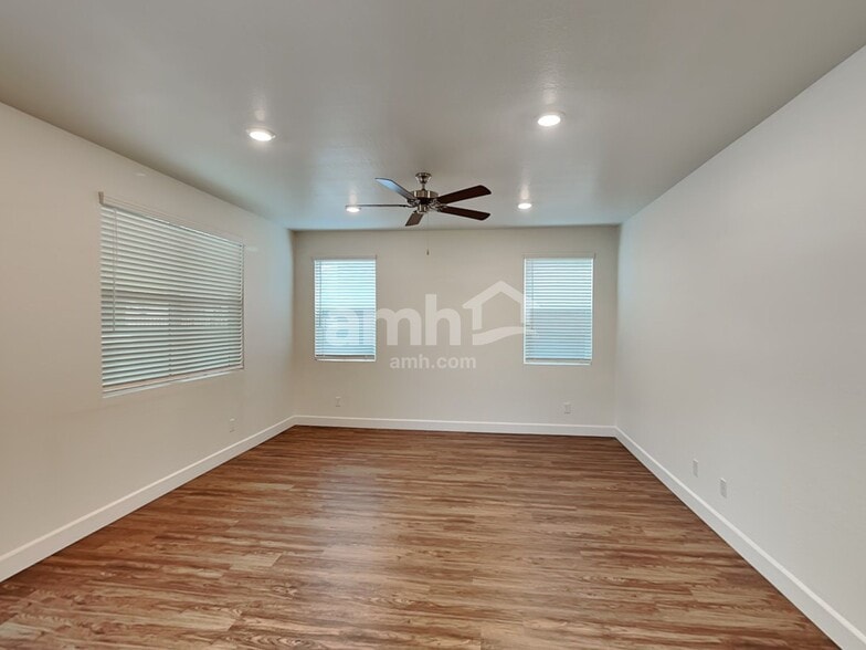 Building Photo - 638 W Hackamore Ave