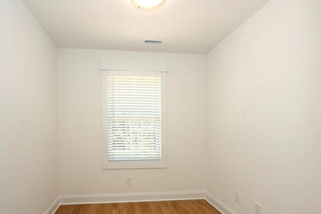 Building Photo - Luxury Townhouse in Sherrills Ford