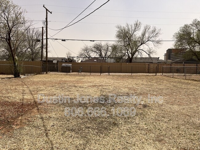 Building Photo - 2519 1st Pl