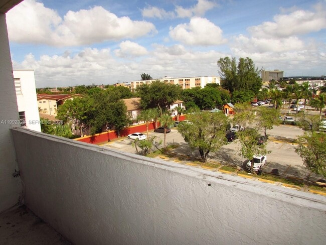 Building Photo - 10090 NW 80th Ct