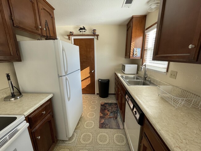 Building Photo - 43126 E Sugar Pine Dr