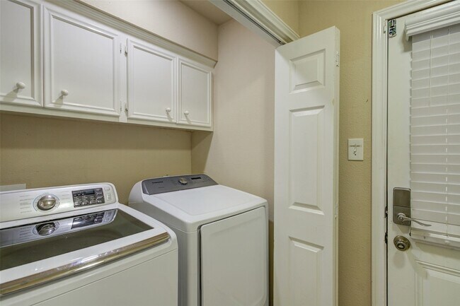 Building Photo - 6614 Winkleman Rd