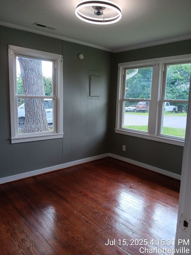 Building Photo - Cute Cottage in Belmont!
