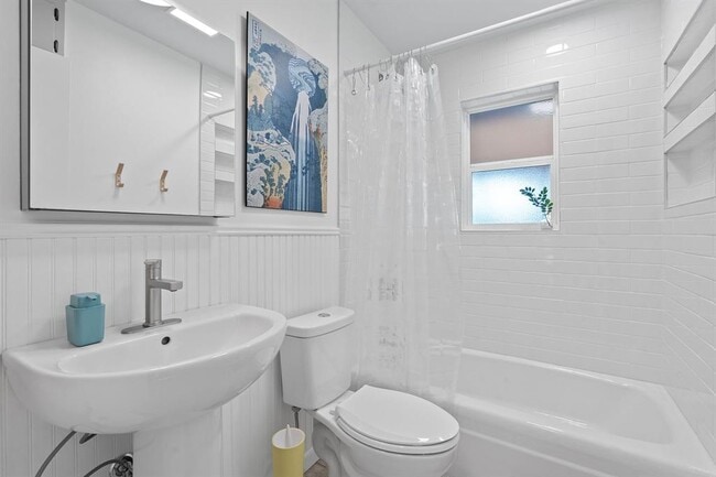 Building Photo - 8801 Redfield Ln