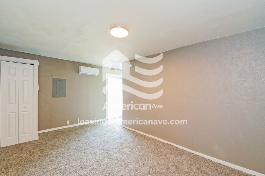 Building Photo - 925 Roosevelt St