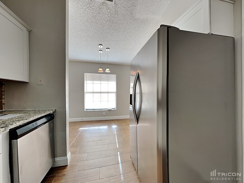Building Photo - 10919 Livingston Dr