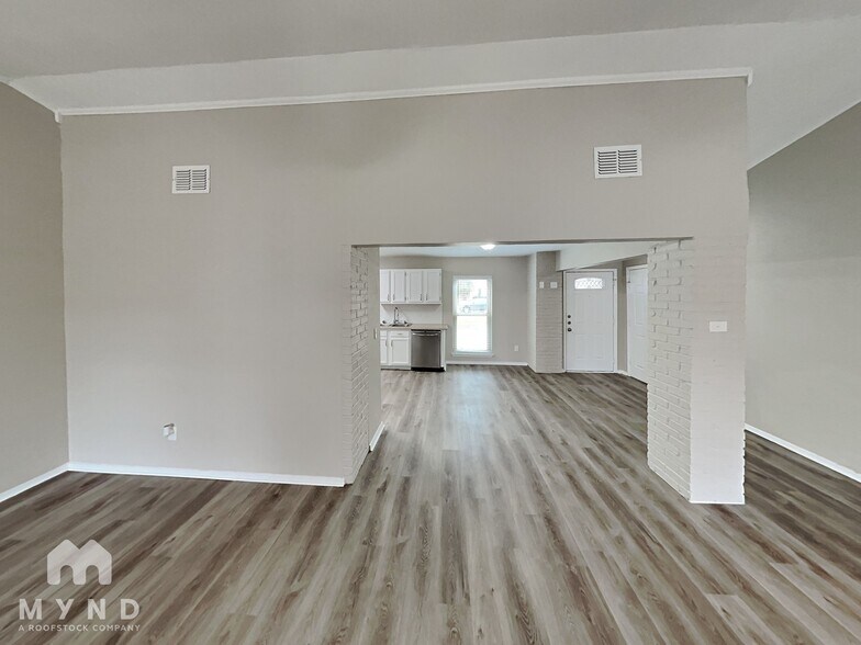 Building Photo - 105 Ripplewood Dr