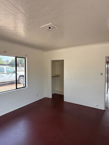 Building Photo - 1225 S Maple Ave