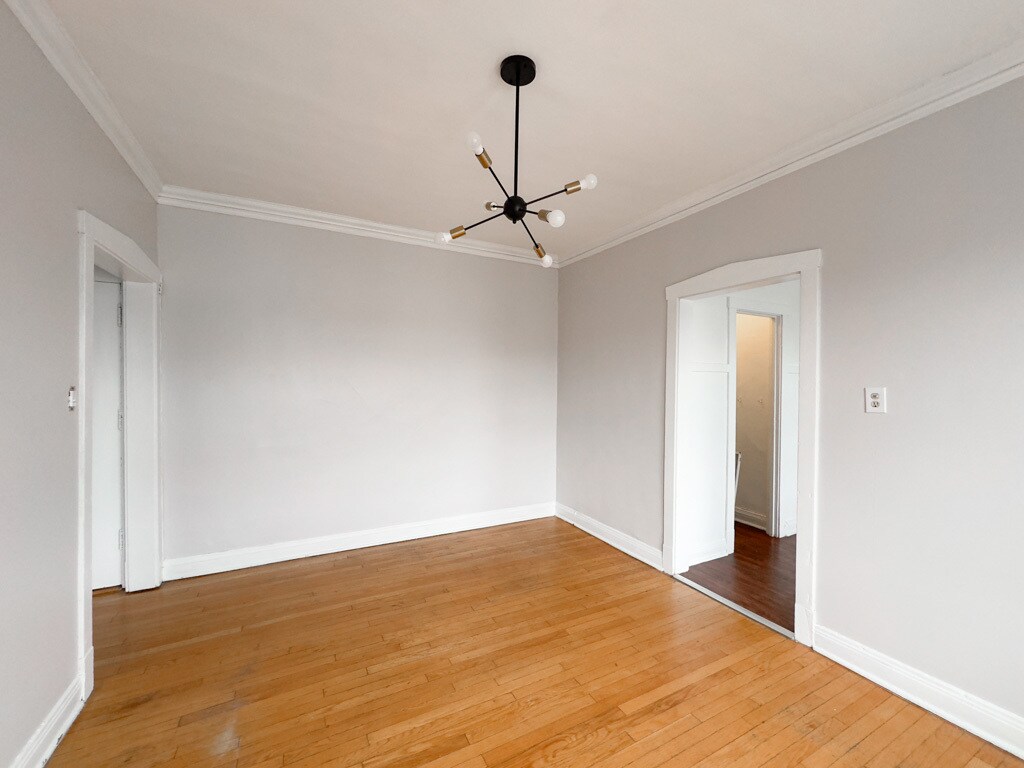 Building Photo - 4404 N Winchester Ave