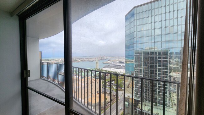 Building Photo - Harbor Square, Makai Building, 1 bedroom, ...
