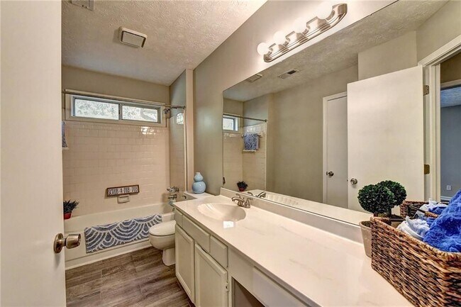 Building Photo - 235 Tanners Ct