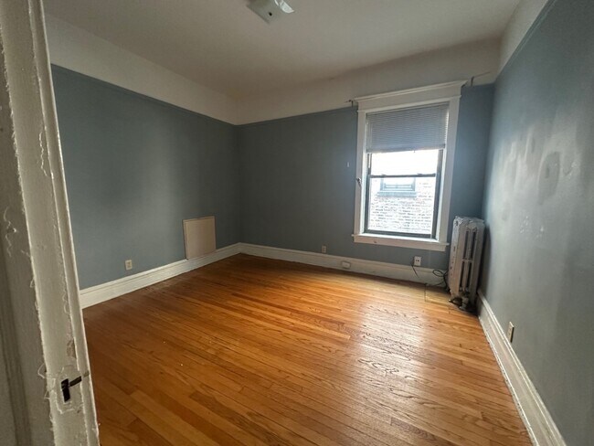 Building Photo - 5117 S Kimbark Ave