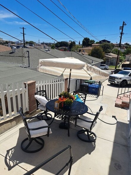 Building Photo - 666 W 3rd St