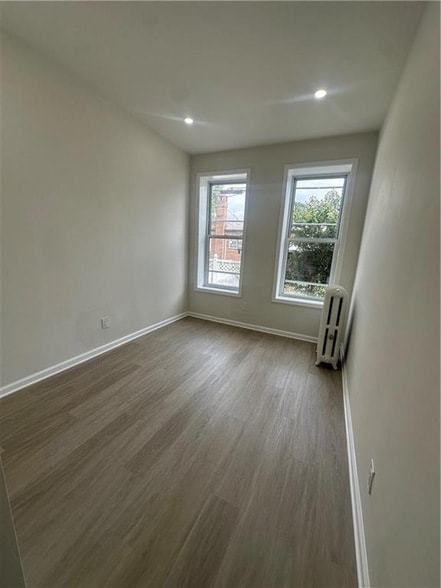 Building Photo - 801 Albany Ave