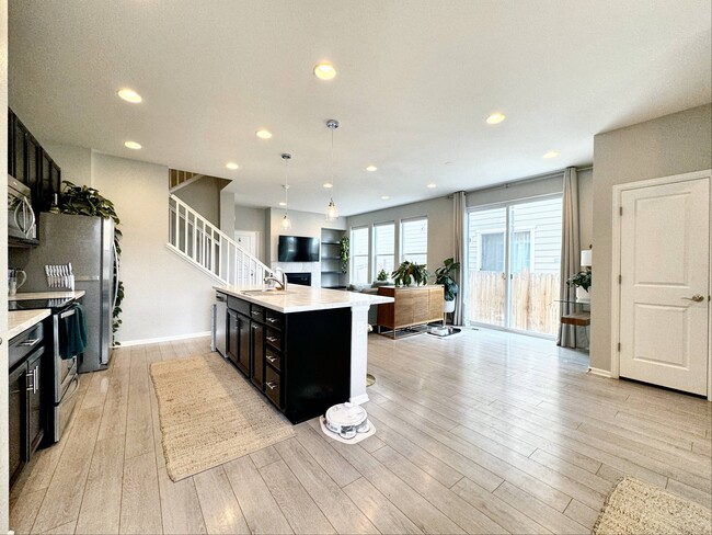 Building Photo - 1289 S Dallas Ct