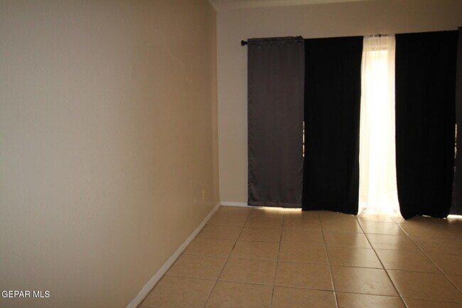 Building Photo - 10711 Ivanhoe Dr