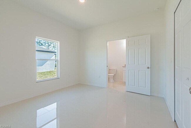 Building Photo - BRAND NEW CONSTRUCTION -SINGLE FAMILY 2/2/1