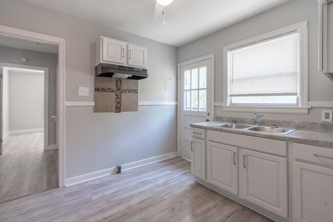 Brand new kitchen with stainless steel appliances getting installed! - 1009 McEvers Rd