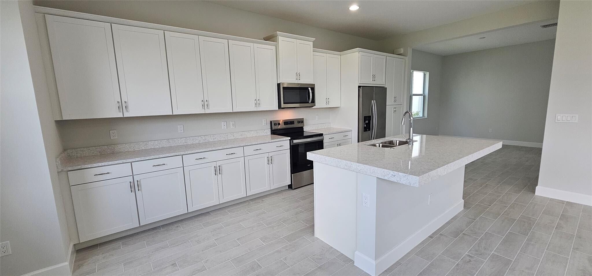 Building Photo - 5461 Empire Dr