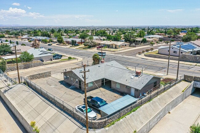 Building Photo - 4555 Sun Valley Dr