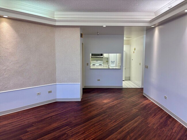 Building Photo - 725 Kapiolani Blvd