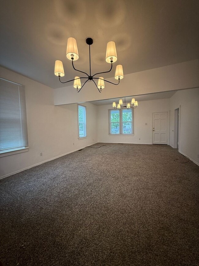 Building Photo - 3-bedroom, 1-bath home in Redding blends historic charm with modern finishes!