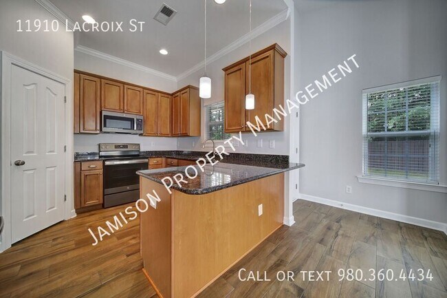 Building Photo - 11910 Lacroix St