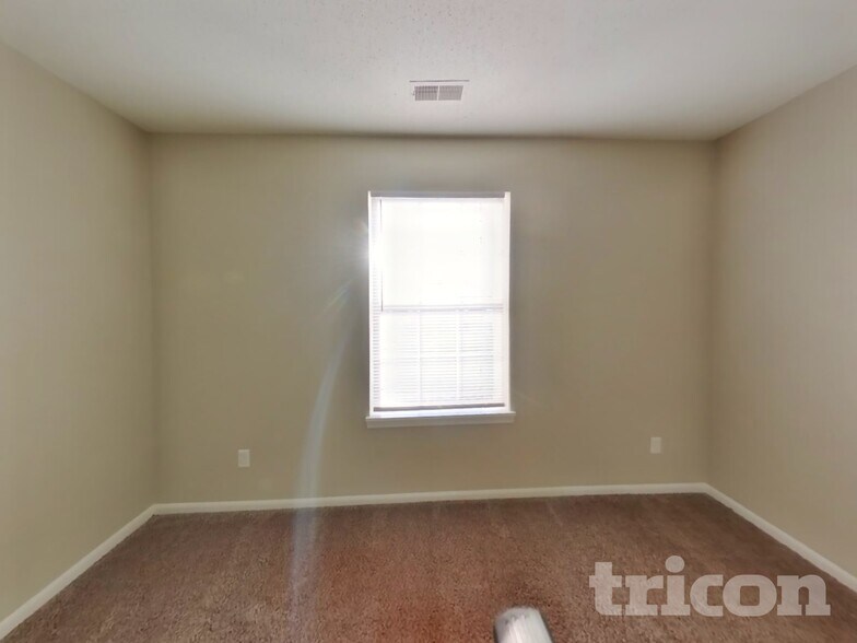 Building Photo - 1411 Blue Brook Way