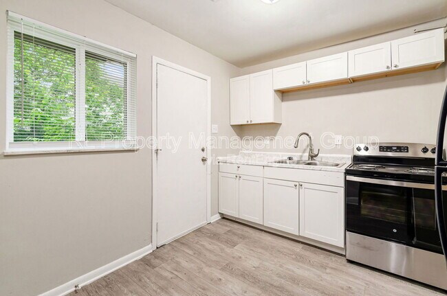 Building Photo - 778 Northview Ave