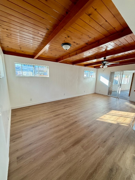 Building Photo - 1120 Ave H-6