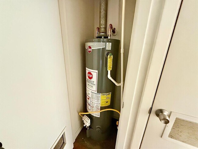 Building Photo - 2411 S 5th St