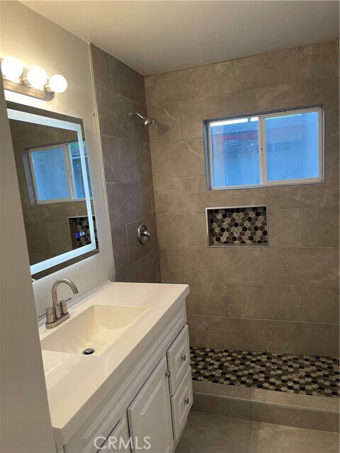 Building Photo - 44446 Loneoak Ave