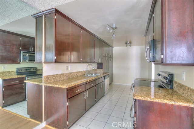 Building Photo - 125 S Sierra Madre Blvd