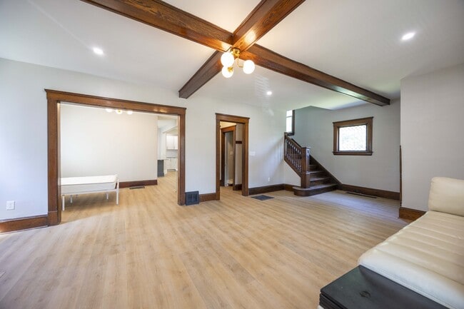 Building Photo - 1496 E 107th St