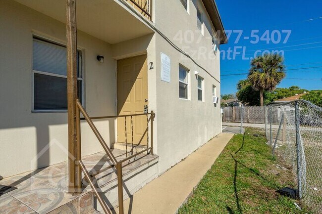 Building Photo - 623 9th St
