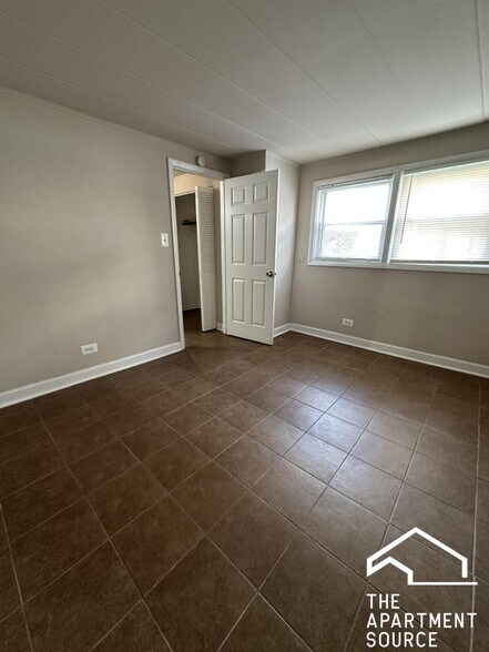 Building Photo - 9610 Ivanhoe Ave