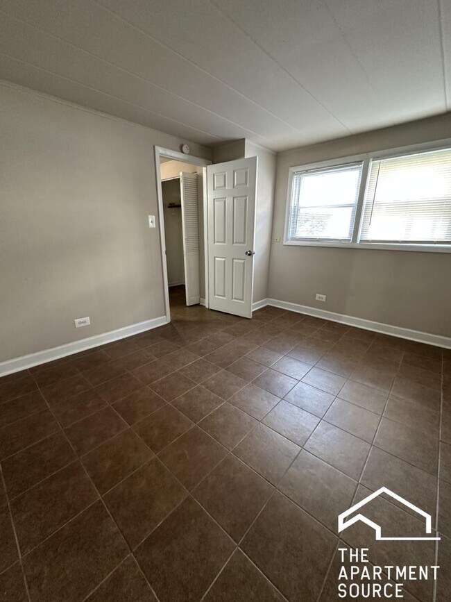 Building Photo - 9610 Ivanhoe Ave