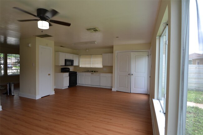 Building Photo - 3811 E Traditions Ct