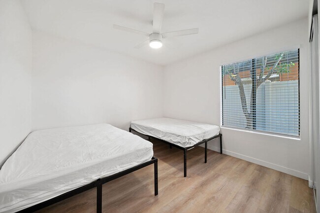 Building Photo - Fully remodeled luxury 3 bedroom 2 bathroom home with 2 car garage