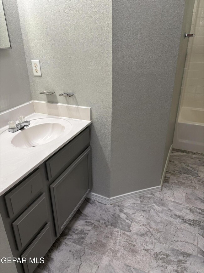 Building Photo - 14077 Tierra Delfin Dr