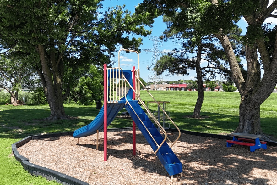 Colorful Playground - Centre Ridge