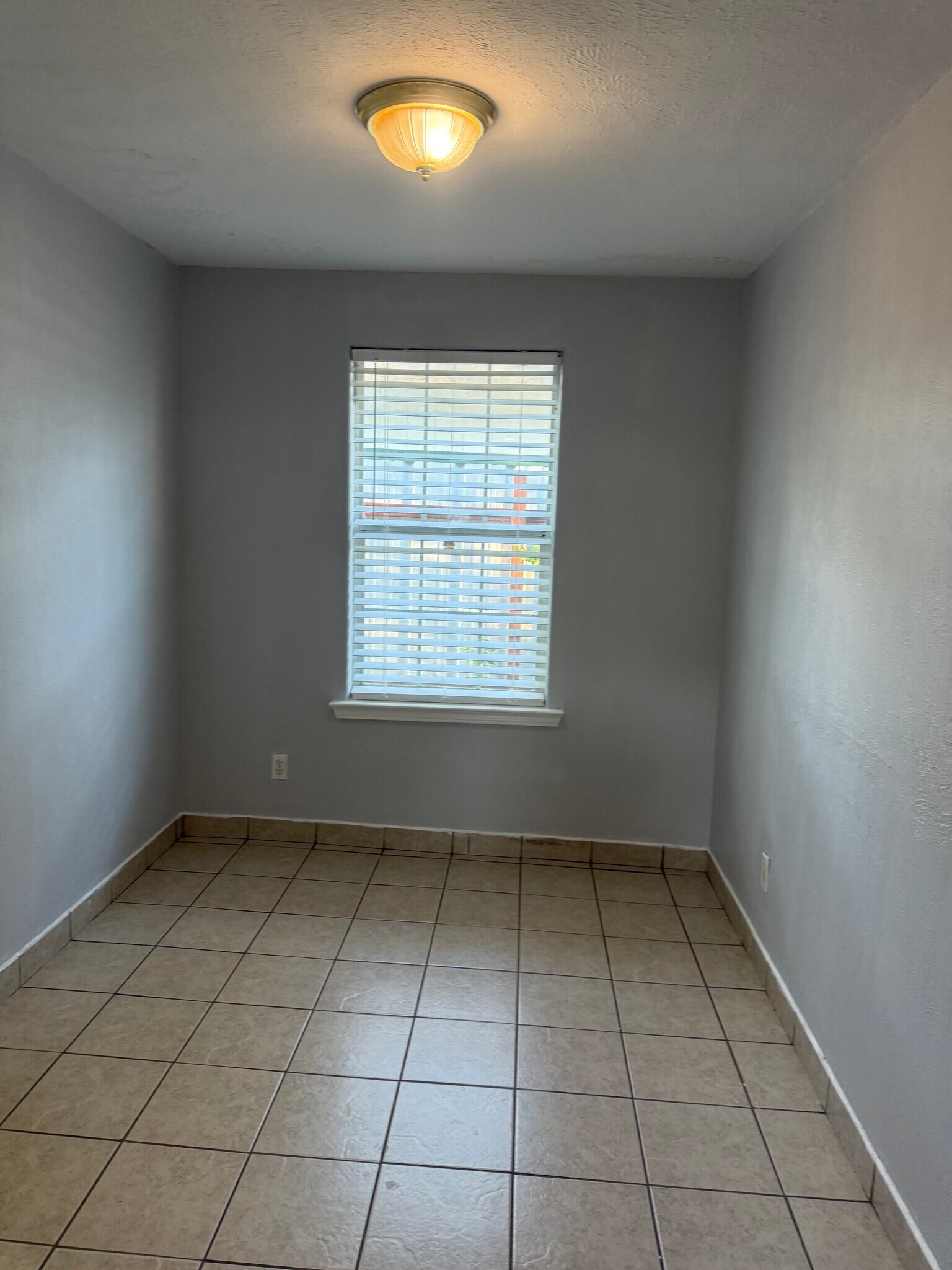 Building Photo - 923 Epenard St