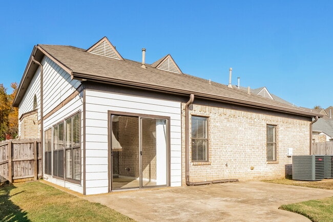 Building Photo - 290 Garden Springs Dr